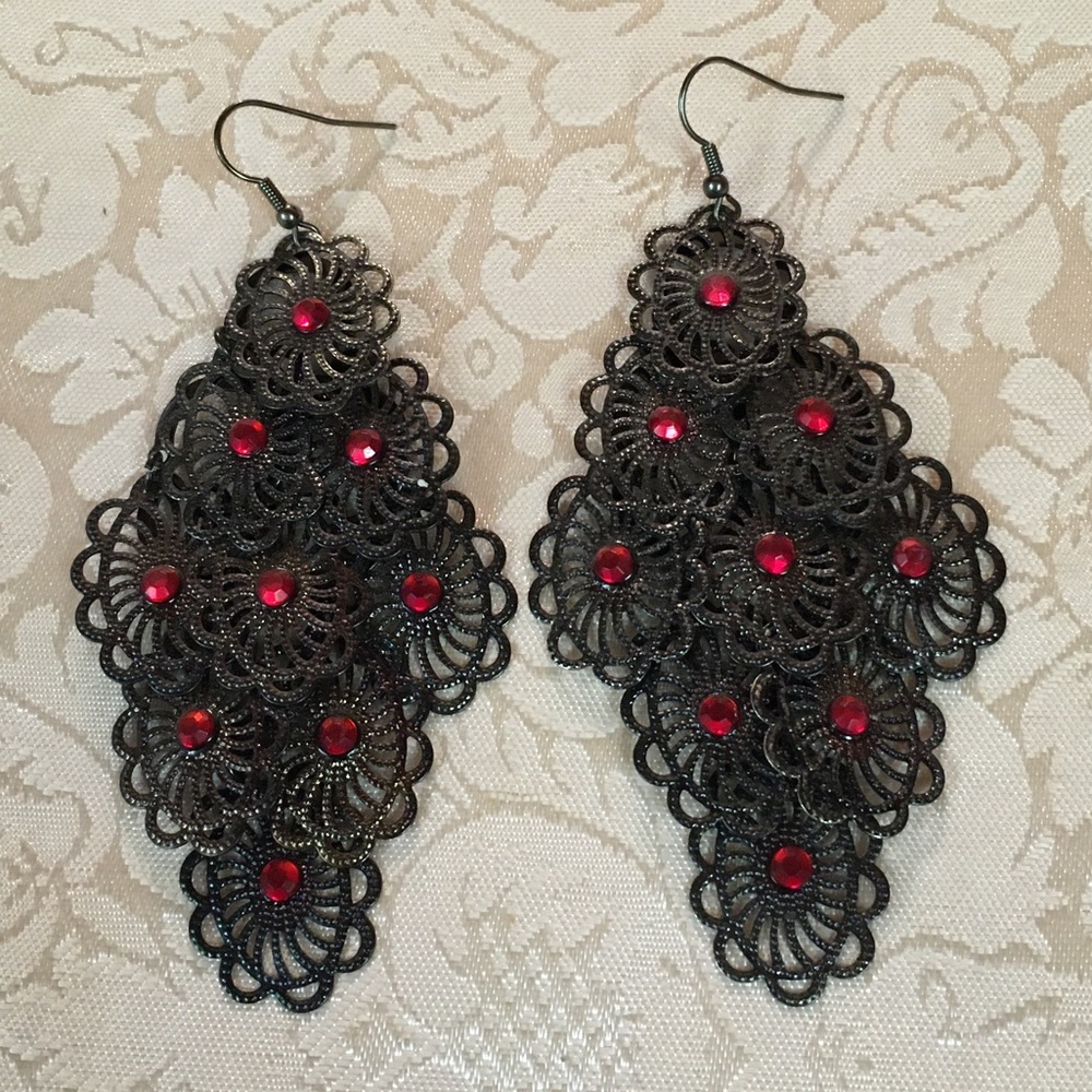 🌻 5/$25 Dangling Fashion Earrings